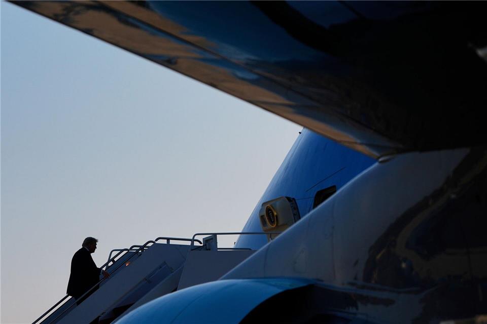 US-Präsident Donald Trump kündigt abermals höhere Zölle an.Julia Demaree Nikhinson/AP/dpa