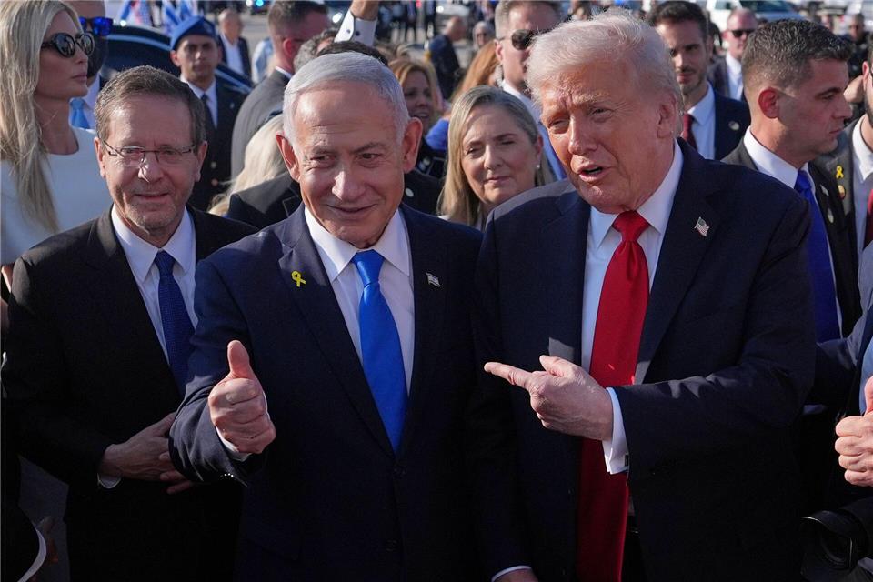 US-Präsident Donald Trump (r-l), der israelische Ministerpräsident Benjamin Netanjahu und Israels Präsident Izchak Herzog. (Archivbild)Evan Vucci/AP/dpa