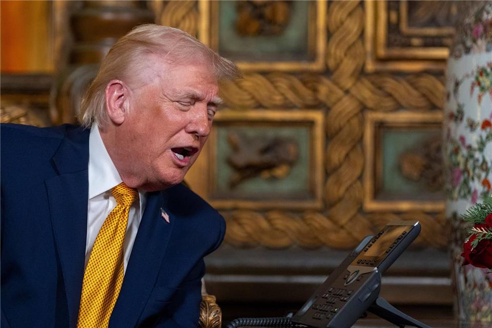 US-Präsident Donald Trump spricht bei einem Telefonat.Alex Brandon/AP/dpa