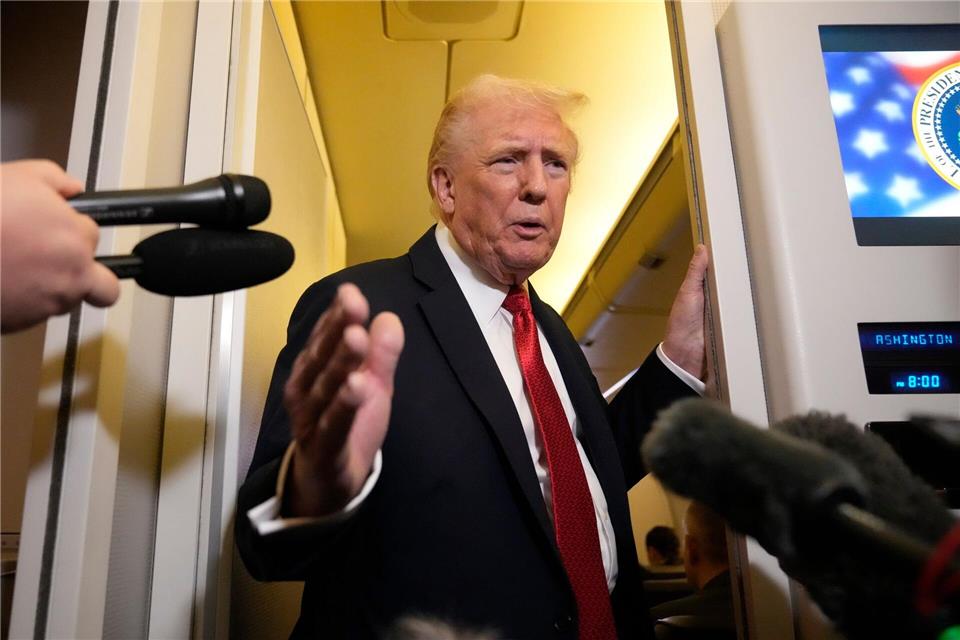 US-Präsident Donald Trump spricht sich für ein Einfrieren des Frontverlaufs aus.Mark Schiefelbein/AP/dpa