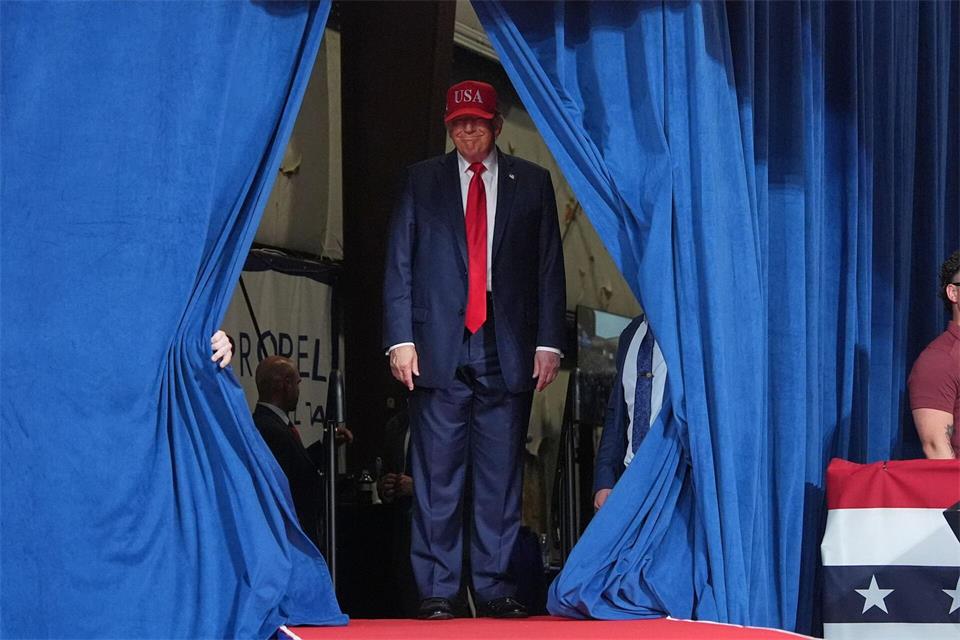 US-Präsident Donald Trump trifft in Gastonia ein.Alex Brandon/AP/dpa