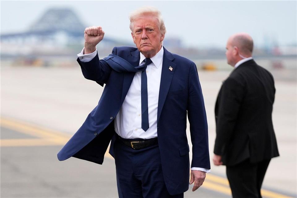 US-Präsident Donald Trump überzog den amerikanischen Papst mit einer Schimpftirade. (Archivbild)Evan Vucci/AP/dpa