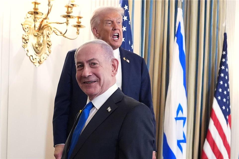 US-Präsident Donald Trump und der israelische Ministerpräsident Benjamin Netanjahu nehmen an einer Pressekonferenz im Weißen Haus teil.Evan Vucci/AP/dpa
