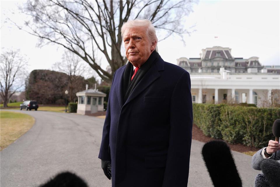 US-Präsident Donald Trump verweist auf die angebliche Absage von 800 Hinrichtungen im Iran.Evan Vucci/AP/dpa