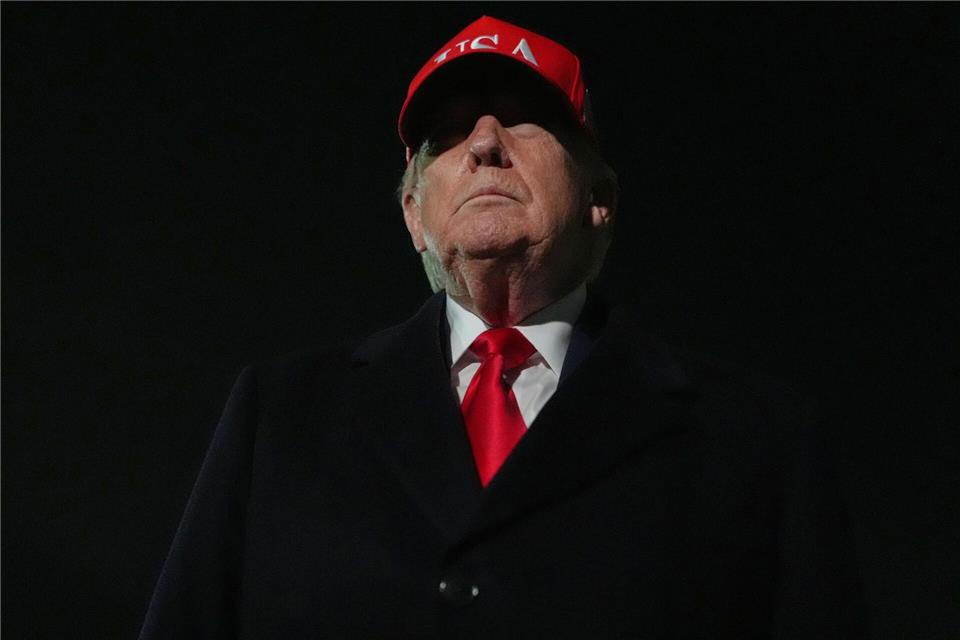 US-Präsident Donald Trump wettert massiv gegen den Papst.Julia Demaree Nikhinson/AP/dpa