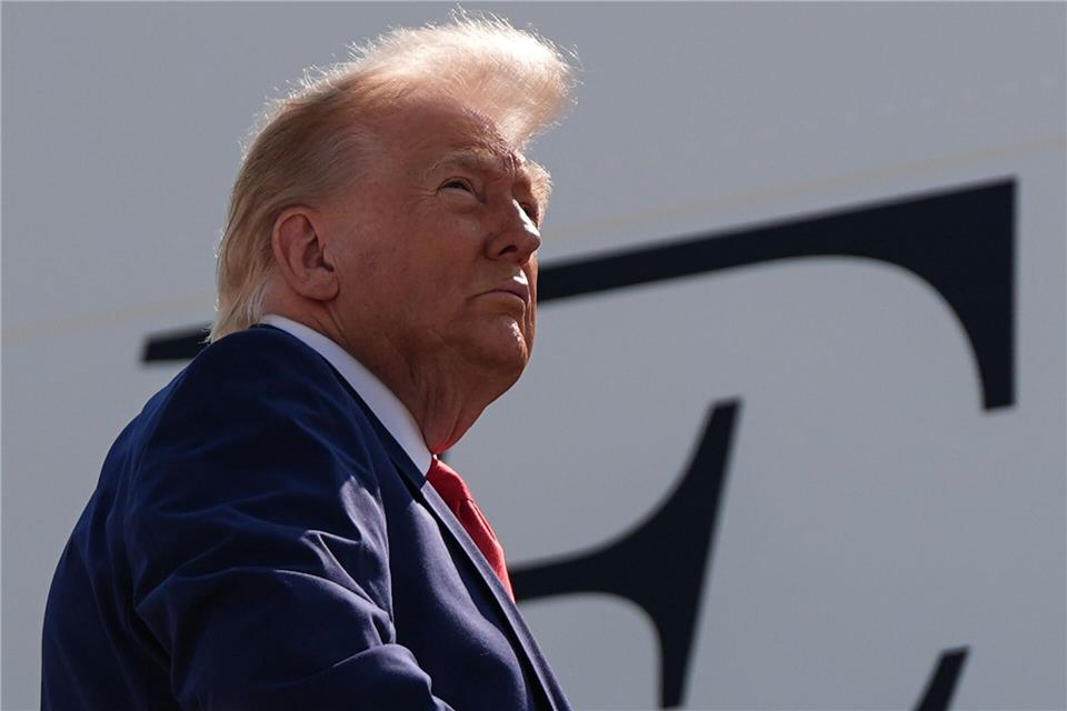 US-Präsident Trump droht dem Iran mit Konsequenzen für die Angriffe der Huthi-Miliz. (Archivbild)Julia Demaree Nikhinson/AP/dpa