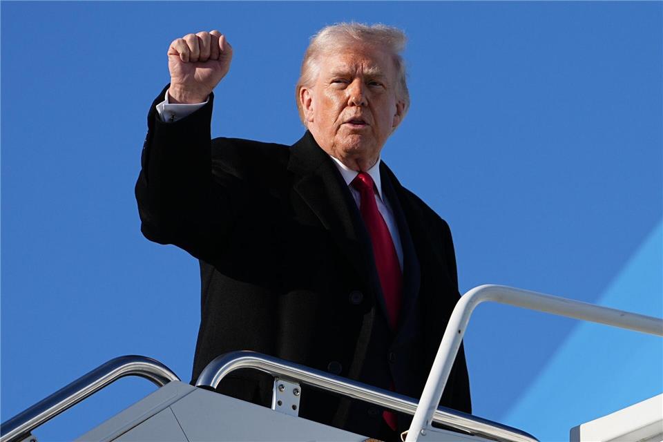 US-Präsident Trump hat dem Iran mit einem Angriff gedroht. Matt Rourke/AP/dpa