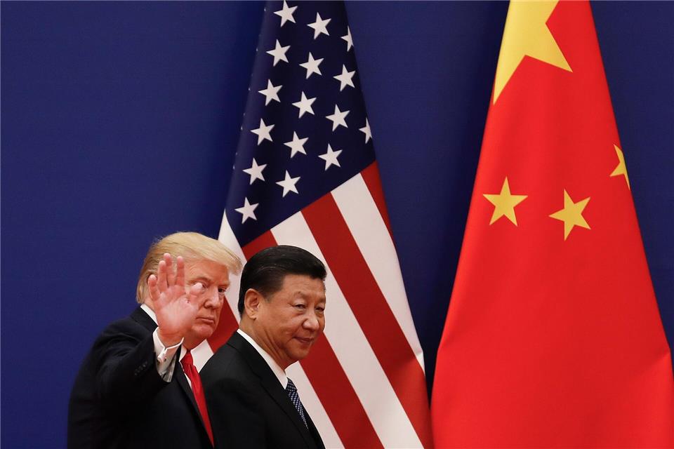 US-Präsident Trump (l) und Xi wollten am Telefon über Handel und Tiktok sprechen. (Archivbild) Andy Wong/AP/dpa