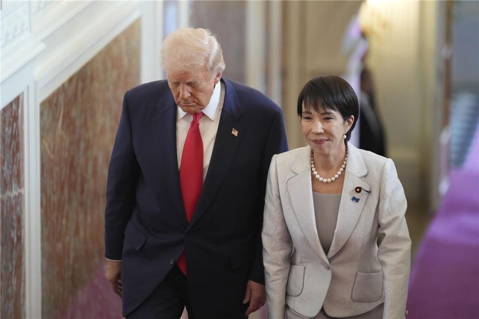 US-Präsident Trump und Japans neue Regierungschefin Takaichi betonen die Bedeutung ihrer Sicherheitsallianz. Mark Schiefelbein/AP/dpa