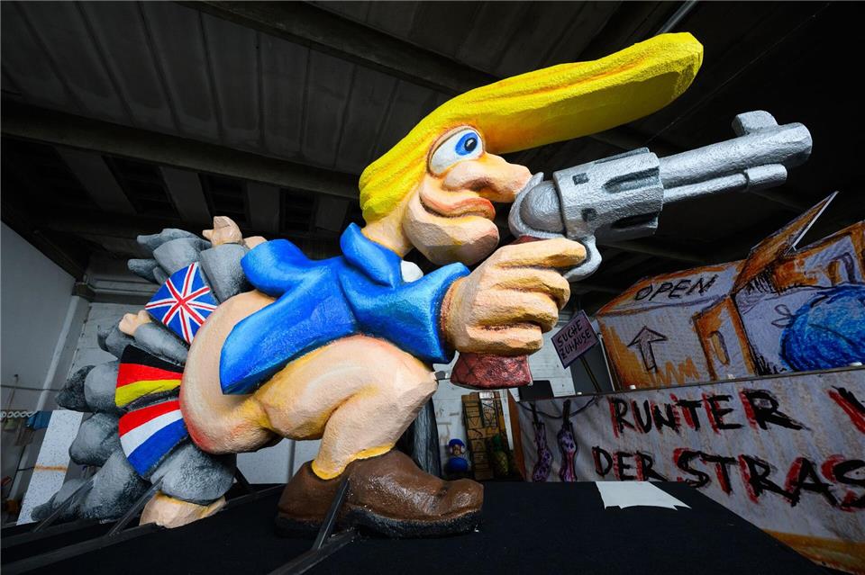 US-Präsident Trump und europäische Länder bekommen in Braunschweig ihr Fett weg. Julian Stratenschulte/dpa