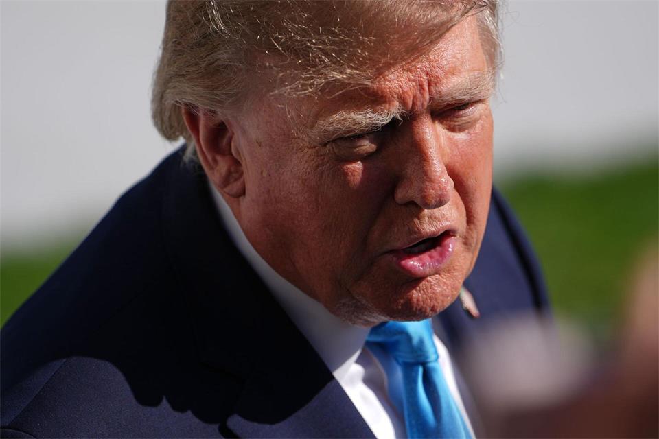 US-Präsident Trump widerspricht mit seinen Aussagen denen seines Außenministers Rubio. Julia Demaree Nikhinson/AP/dpa