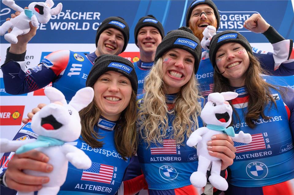 US-Rodlerin Sophia Kirkby (unten links) hat bei Olympia einige Dates geplant. (Archivbild)Robert Michael/dpa