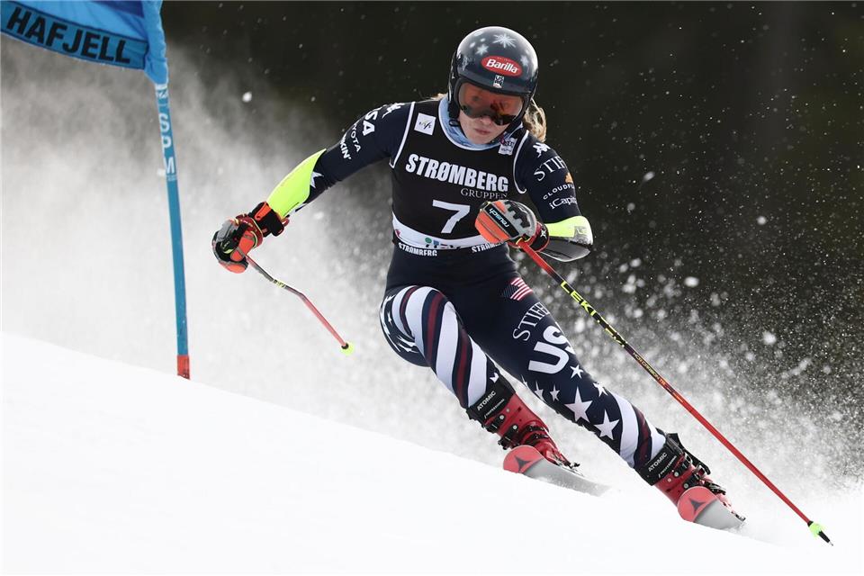 US-Skistar Mikaela Shiffrin holt den Sieg im Gesamtweltcup. Gabriele Facciotti/AP/dpa