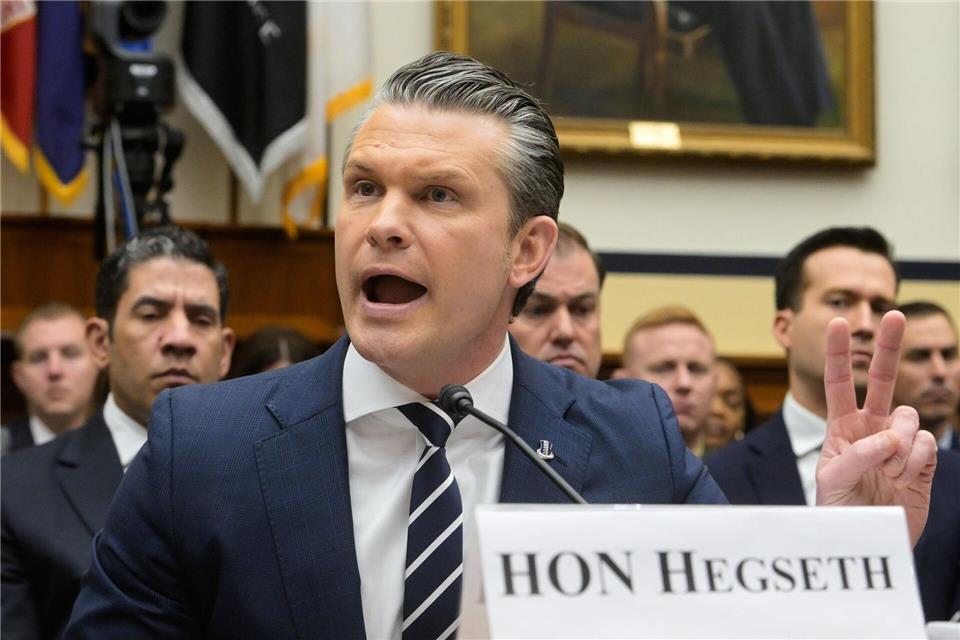 US-Verteidigungsminister Hegseth legt ein Kriegsgesetz anders aus als der Wortlaut es hergibt. (Archivfoto)Rod Lamkey Jr./FR172078 AP/AP/dpa