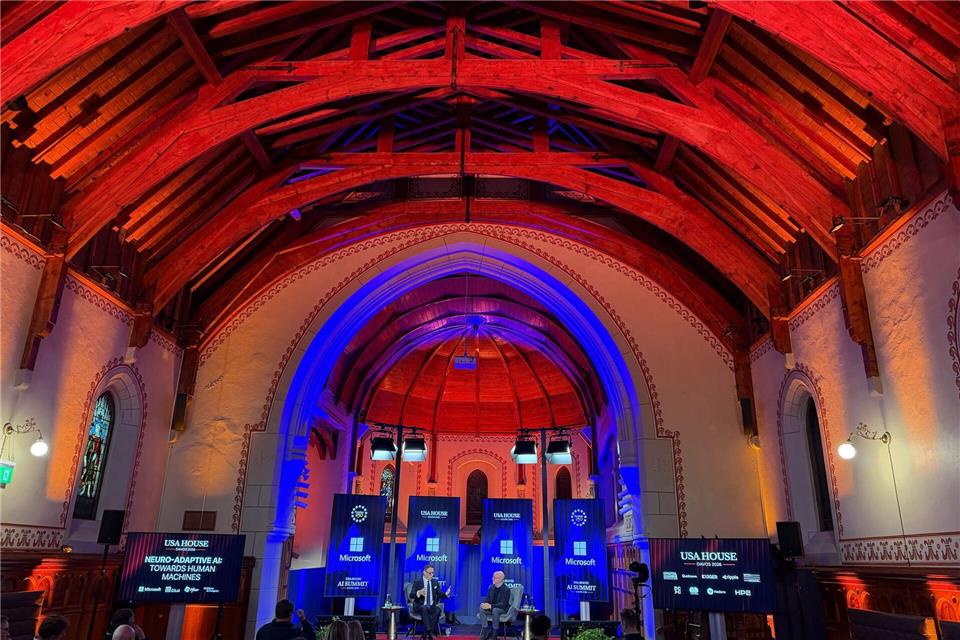 USA House in einer Kirche: Der Altar ist eine Bühne.Benedikt von Imhoff/dpa
