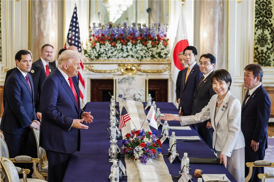 Gegengewicht zu China: Japan und USA stärken Allianz USA und Japan stärken ihr Bündnis.Franck Robichon/EPA Pool/dpa