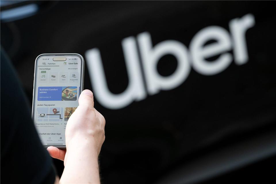 Uber führt in Deutschland eine neue In-App-Funktion ein, die es Fahrgästen erlaubt, während der Fahrt den Ton im Fahrzeug aufzuzeichnen. (Symbolbild)Sebastian Gollnow/dpa