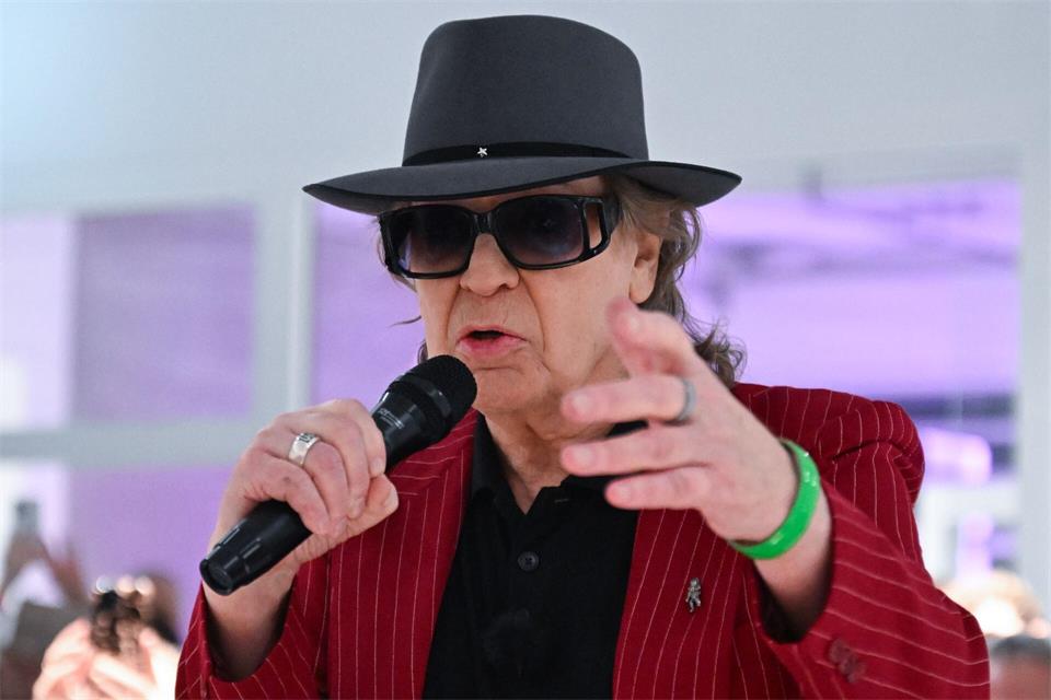 Udo Lindenberg fordert Wähler auf, genau hinzugucken und nicht nur nach dem Plakat, sondern auch nach dem Kleingedruckten, also dem Wahlprogramm zu schauen. (Archivbild)Bernd Weißbrod/dpa
