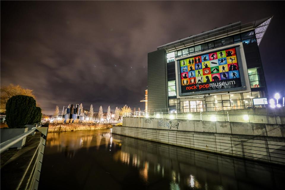 Udo Lindenberg wurde in Gronau im Münsterland geboren - zu seinem 80. Geburtstag zeigt das rock’n’popmuseum ab Juni Einblicke in das Leben des Musikers. (Archivbild)Christoph Reichwein/dpa
