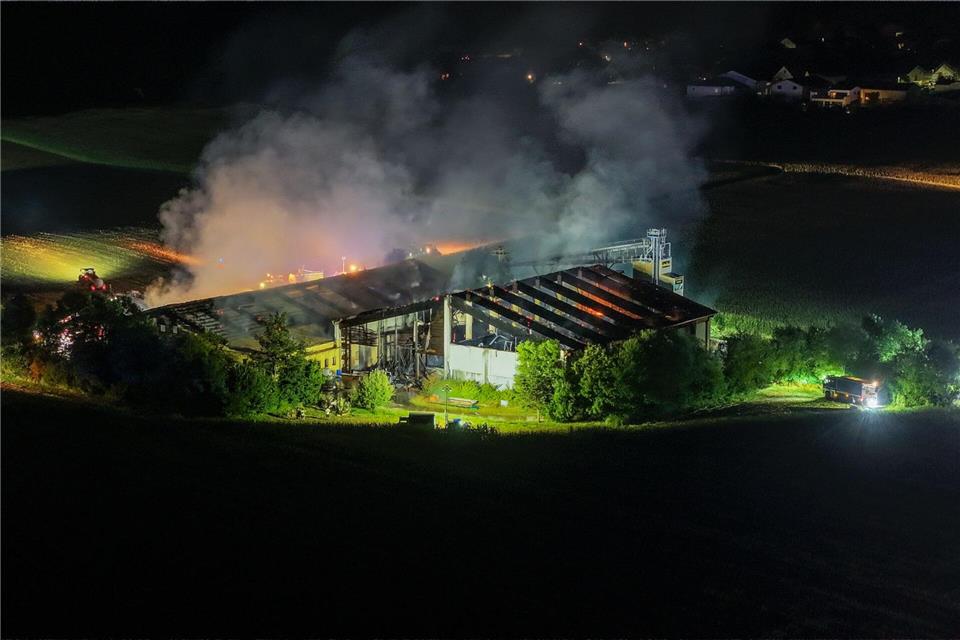 Über 1.000 Schweine wurden bei dem Brand getötet.Jason Tschepljakow/dpa