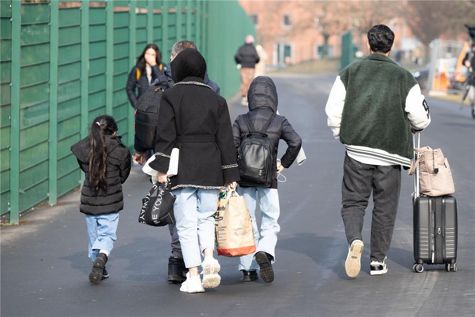 Über 140 Flüchtlingen in Thüringen wurden bereits die Leistungen gestrichen. (Symbolbild)Boris Roessler/dpa