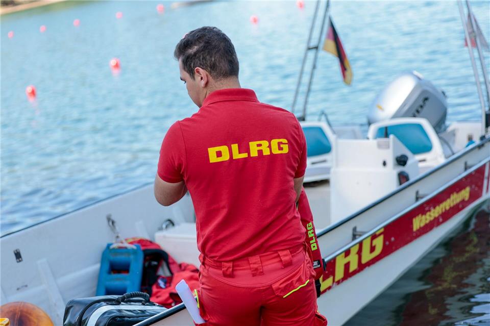 Über 3.000 DLRG-Rettungsschwimmer sind in Hessen im Einsatz.  (Symbolbild)Thomas Banneyer/dpa