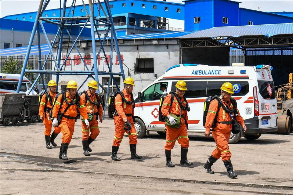 Über 700 Rettungskräfte wurden im Zuge des Unglücks mobilisiert.Cao Yang/XinHua/dpa