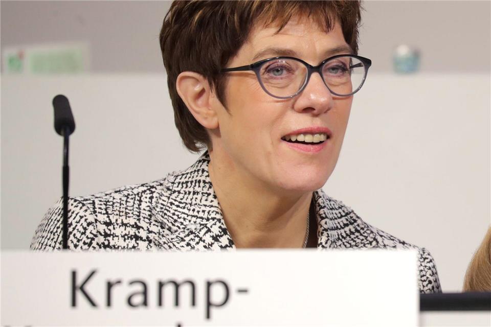 Über Doppelnamen werden in Deutschland häufig Witze gemacht (Archivbild).Kay Nietfeld/dpa
