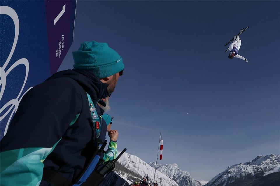 Über Kopf in der Luft: Kaila KuhnGabriele Facciotti/AP/dpa