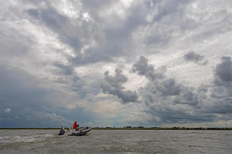 Über Niedersachsen und Bremen breitet sich über das Wochenende zunehmend eine Wolkendecke aus. (Symbolbild)Ingo Wagner/dpa