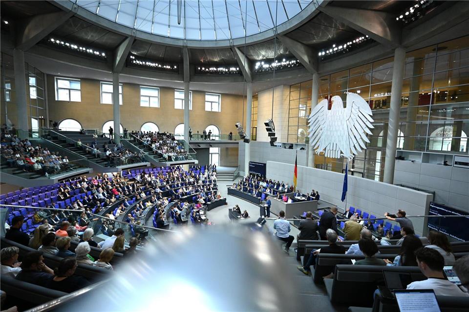 Über das Portal Abgeordnetenwatch wurden zuletzt 361 Fragen an sächsische Bundestagsabgeordnete gestellt. (Archivbild)Elisa Schu/dpa