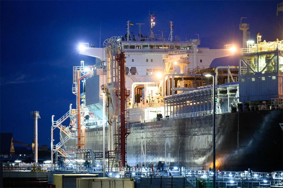 Über das Terminal soll Flüssigerdgas (LNG) importiert werden.Daniel Reinhardt/dpa