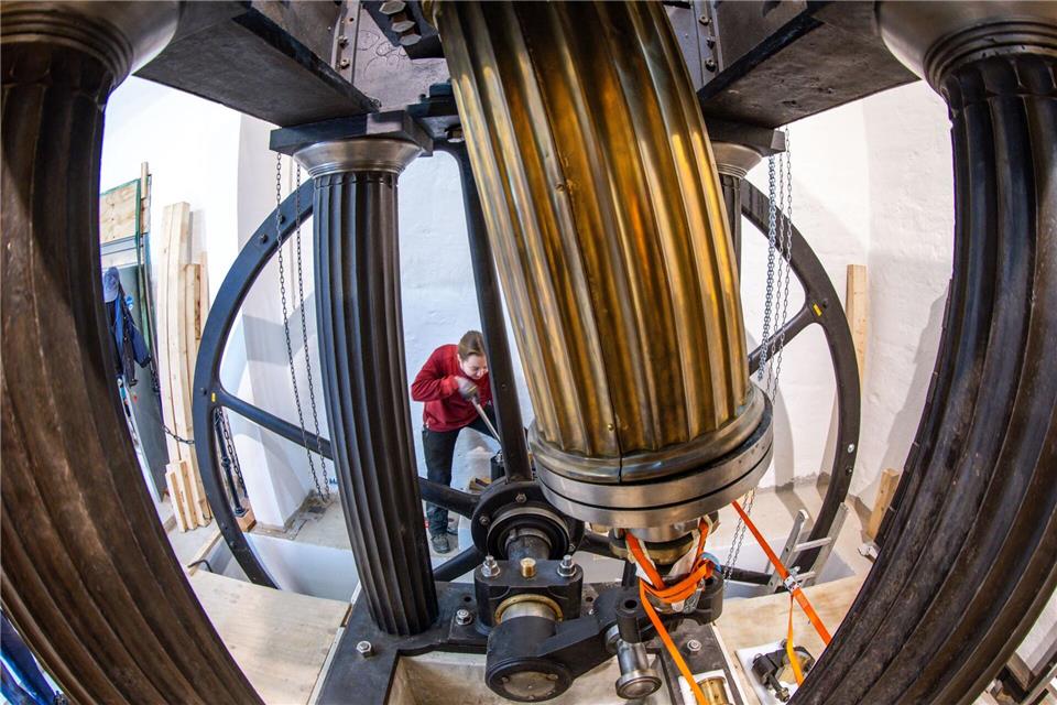 Über das große Schwungrad der Dampfmaschine wurden damals mehrere Maschinen betrieben.Jens Büttner/dpa