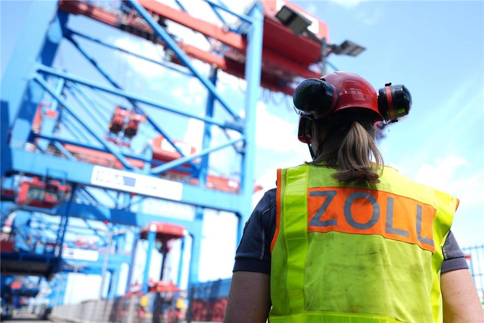 Über den Hamburger Hafen gelangen Drogen nach Europa. (Archivbild) Marcus Brandt/dpa