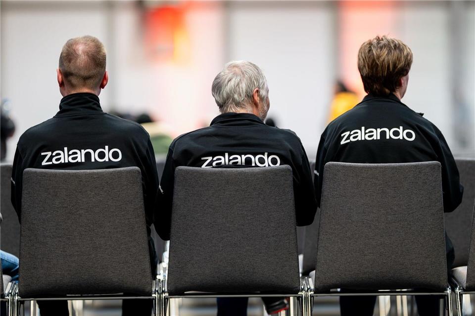 Über den Sozialplan bei Zalando in Erfurt wird nun in einer Einigungsstelle verhandelt. (Illustration).Jacob Schröter/dpa
