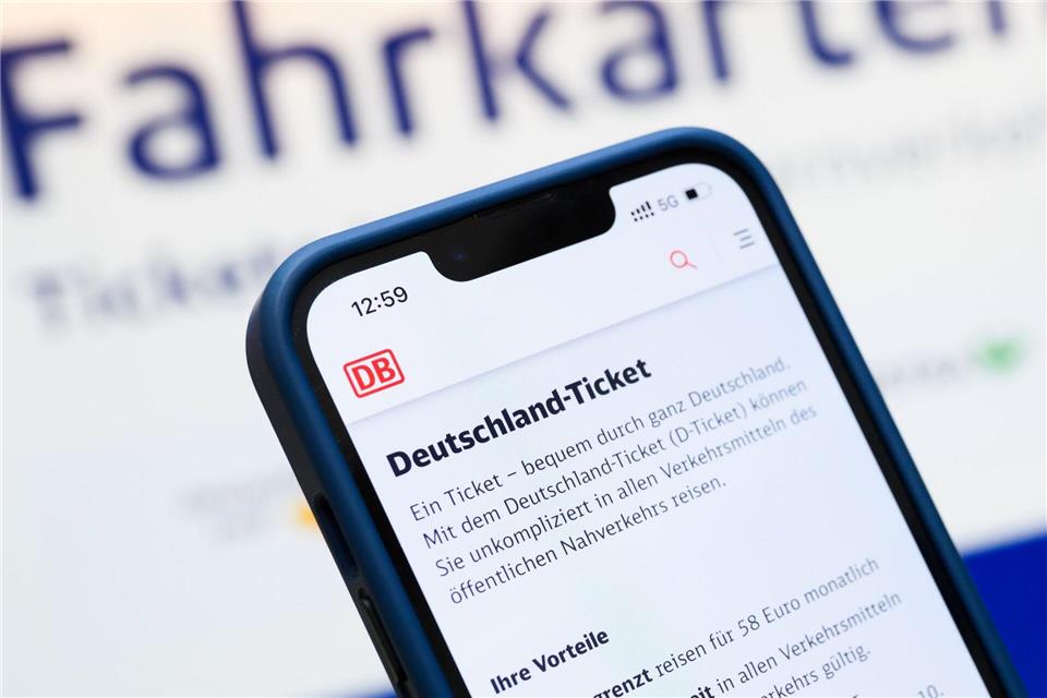 Über die Deutsche Bahn können Deutschlandtickets im Raum Lüchow-Dannenberg weiter gekauft werden. (Archivbild)Julian Stratenschulte/dpa