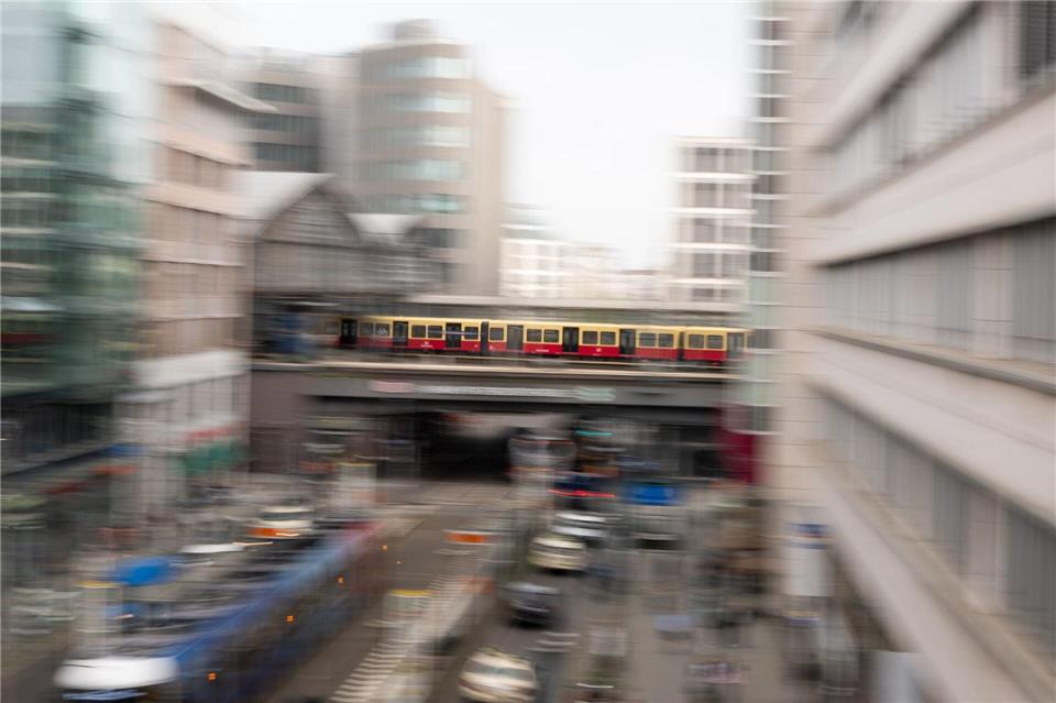 Über die Gestaltung der Friedrichstraße wird seit vielen Jahren diskutiert. (Archivfoto)Sebastian Gollnow/dpa