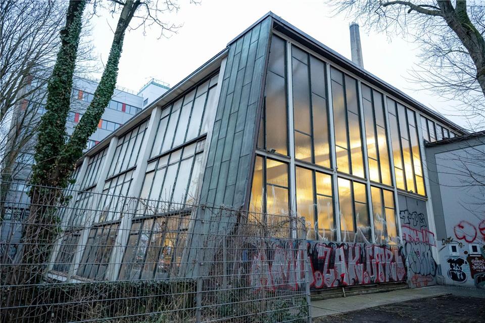 Über die Glasfront einer Halle der Hochschule Bremen geht viel Wärme verloren.Sina Schuldt/dpa