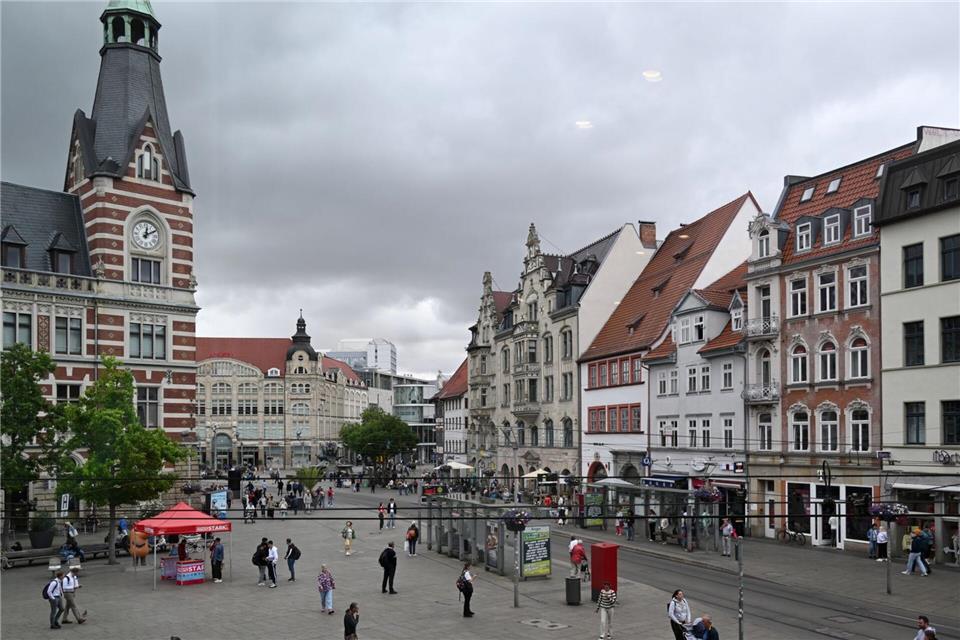 Über die Höhe der künftigen Zahlungen des Landes an die Kommunen - hier Erfurt - ist noch nicht entschieden (Illustration). Martin Schutt/dpa