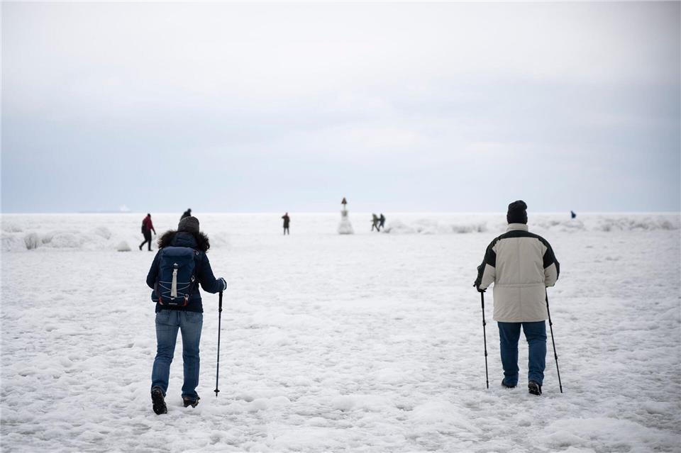 Über die Ostsee laufen? In diesem Winter war das schon möglich. (Archivbild)Philip Dulian/dpa