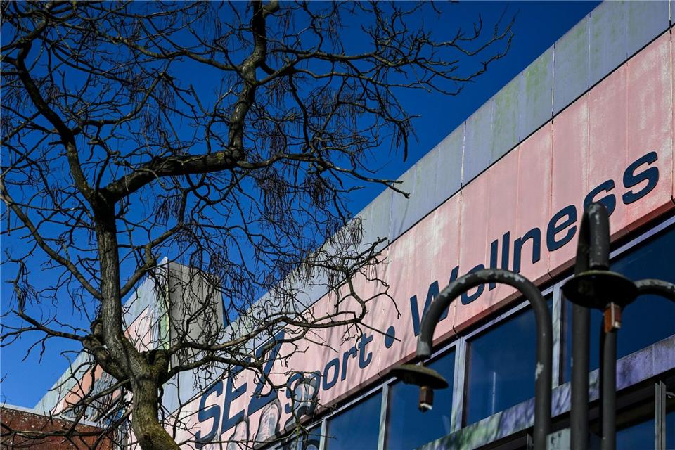 Über die Zukunft des ehemaligen Sport- und Erholungszentrums (SEZ) in Berlin-Friedrichshain wird weiter diskutiert. (Archivbild) Jens Kalaene/dpa