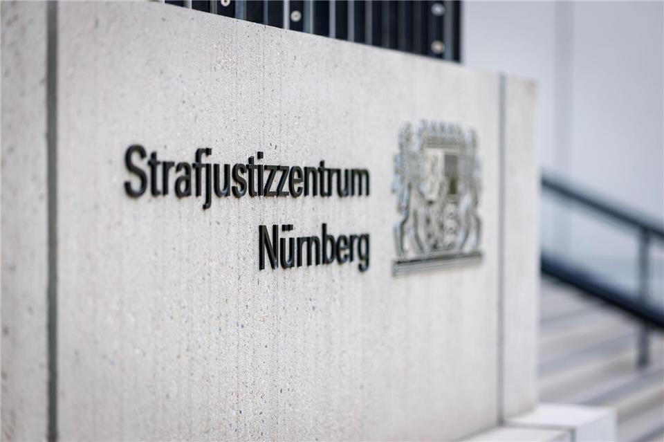 Betrugsverdacht: Beschäftigte eines Pflegediensts angeklagt Über die Zulassung der Anklage hat nun das Landgericht Nürnberg-Fürth zu entscheiden. (Symbolbild)Daniel Karmann/dpa