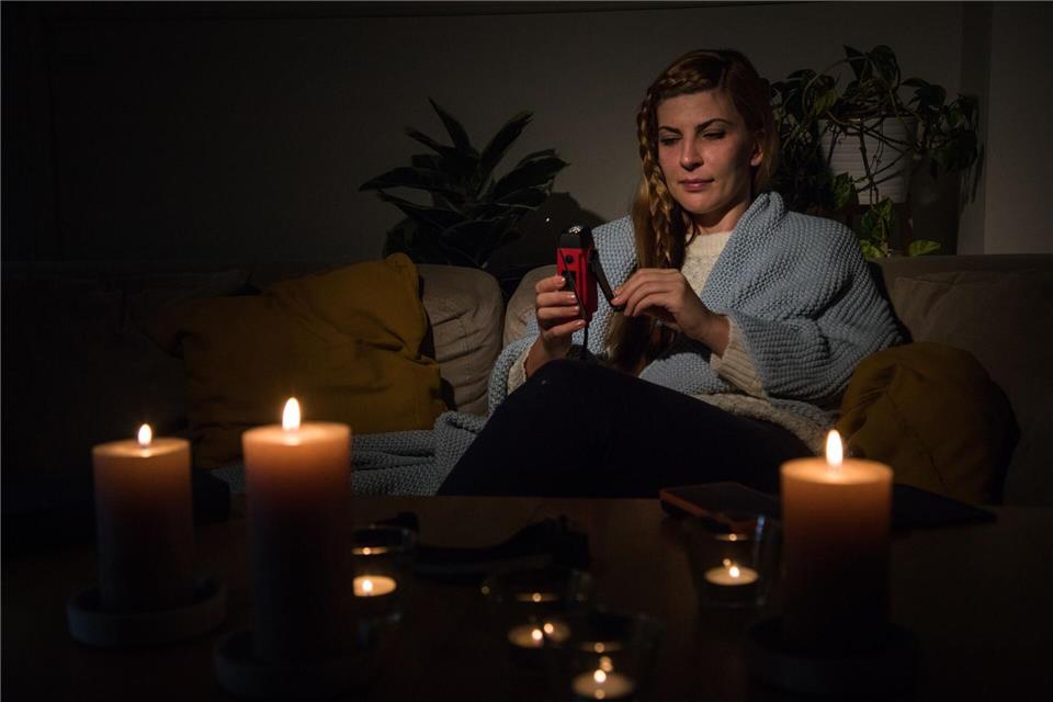 Über ein batteriebetriebenes Radio können Notfallinformationen empfangen werden. picture alliance / dpa-tmn