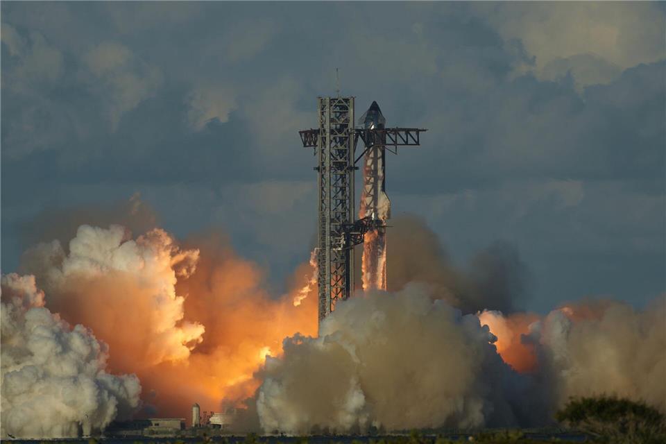 Über einen Börsengang von SpaceX wird schon lange spekuliert. (Archivbild)Eric Gay/AP/dpa