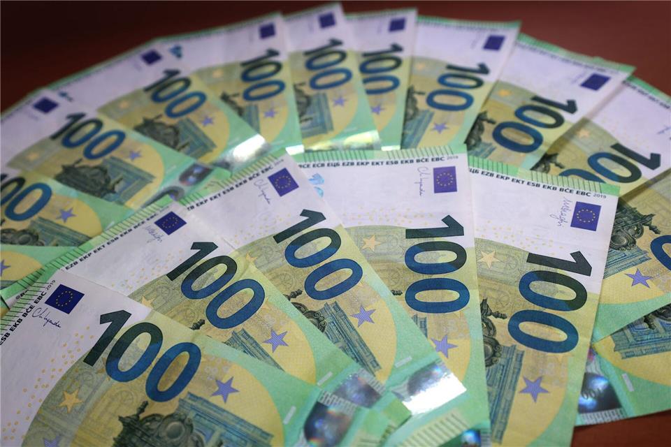 Über mehr als 1,7 Millionen Euro kann sich der Gewinner freuen. (Symbolbild)Karl-Josef Hildenbrand/dpa
