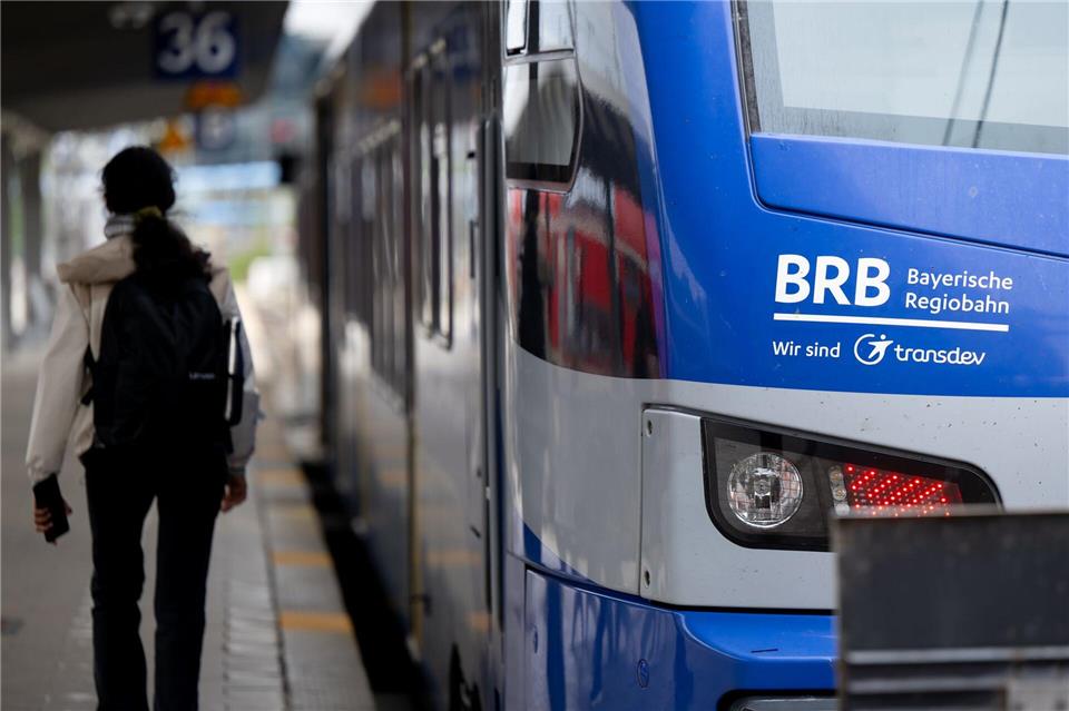 Über mehrere Monate hinweg wird die Bahnstrecke saniert. (Archivbild)Sven Hoppe/dpa