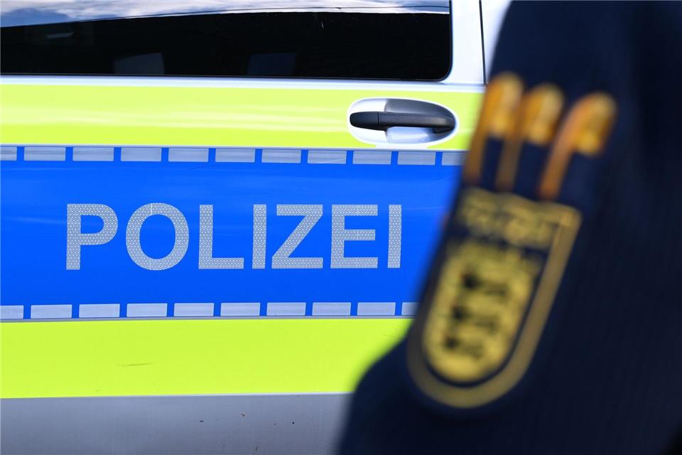 Über weitere Hintergründe zu dem Vorfall machte die Polizei zunächst keine Angaben. (Symbolbild)Bernd Weißbrod/dpa