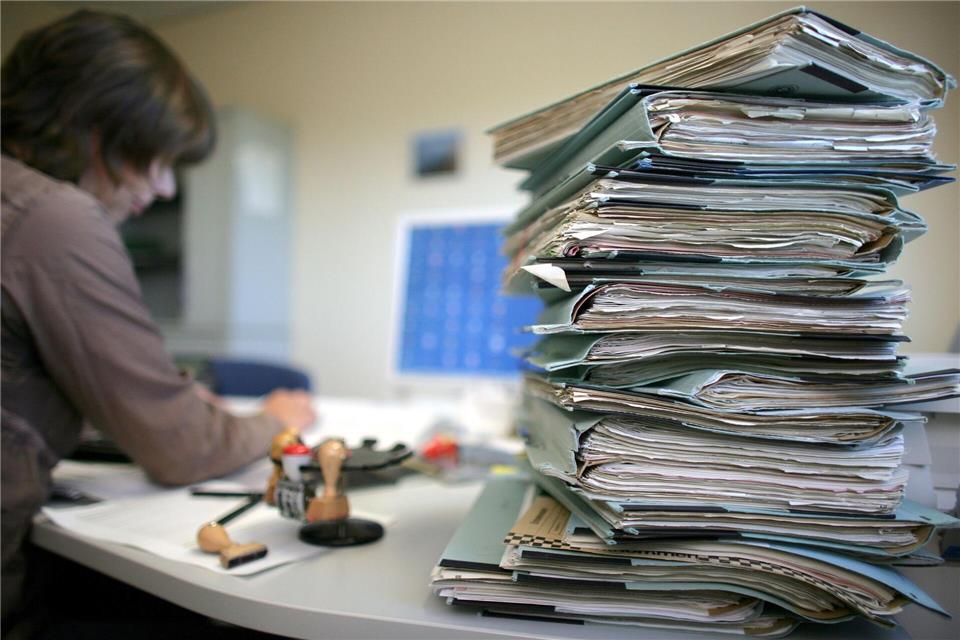 Überbordenden Vorschriften kosten die deutsche Wirtschaft Milliarden (Archivbild)Patrick Pleul/dpa