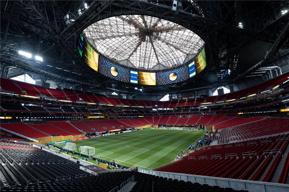 WM-Debatte um Anstoßzeiten: DFB-Fans droht Nachtschicht Überdacht und klimatisiert: Das Stadion in Atlanta ist hochmodern. (Archivbild)Sven Hoppe/dpa
