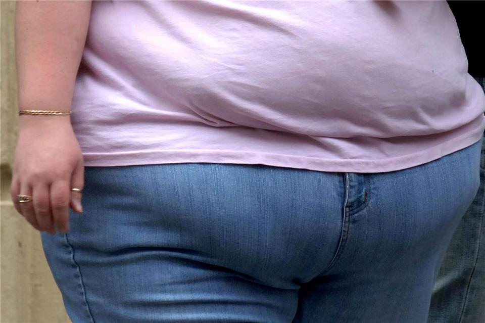 Weltweite Lebenserwartung wieder auf Vor-Covid-Niveau Übergewicht ist ein erhebliches Gesundheitsrisiko. (Symbolbild)Clara Molden/PA Wire/dpa